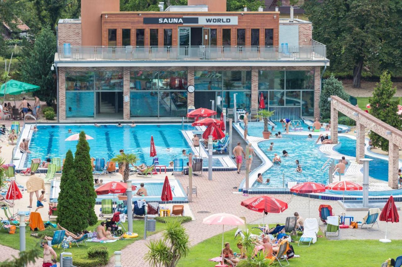 Holiday Beach Budapest Wellness Hotel With Sauna Park Bagian luar foto