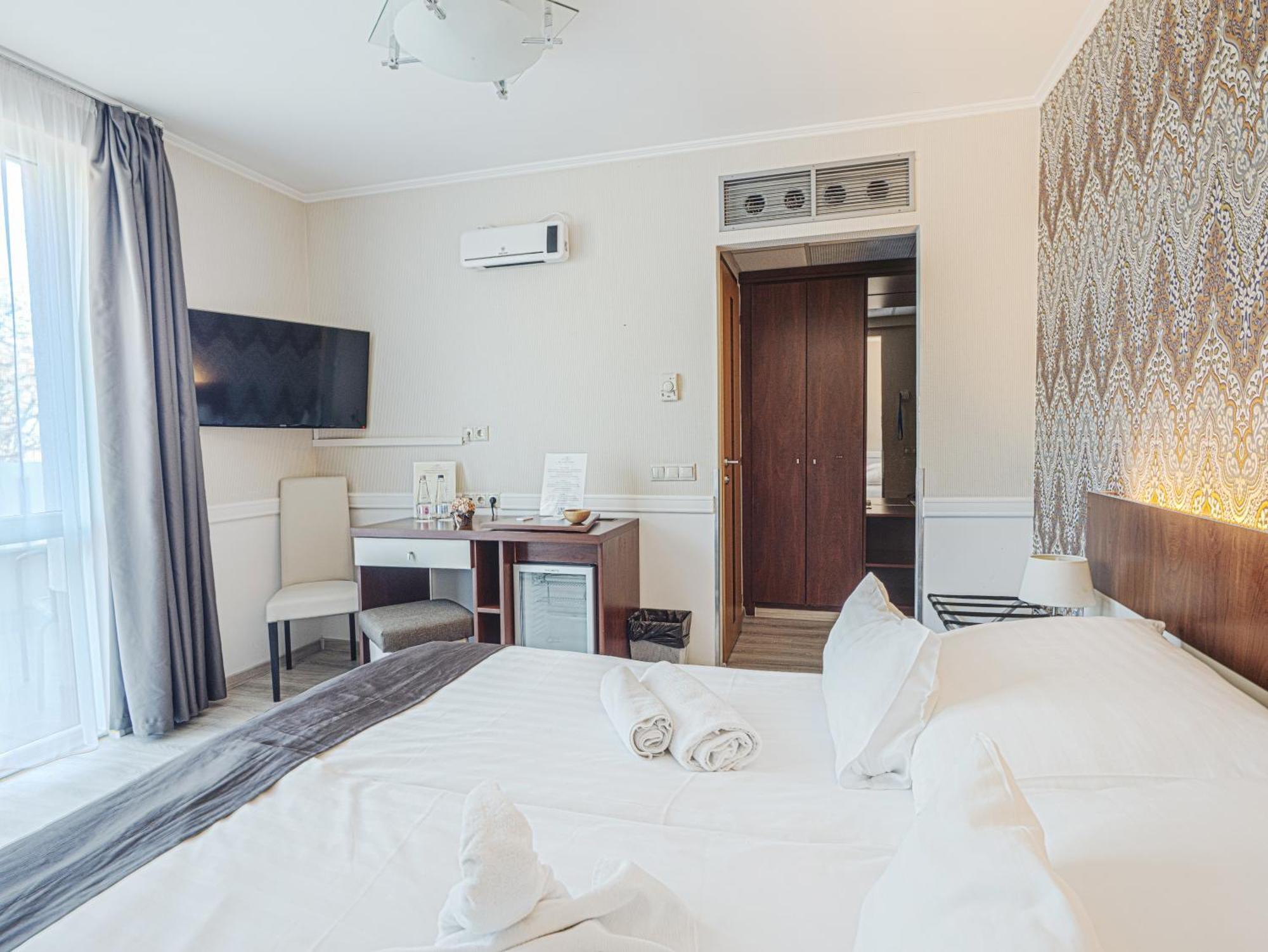 Holiday Beach Budapest Wellness Hotel With Sauna Park Bagian luar foto