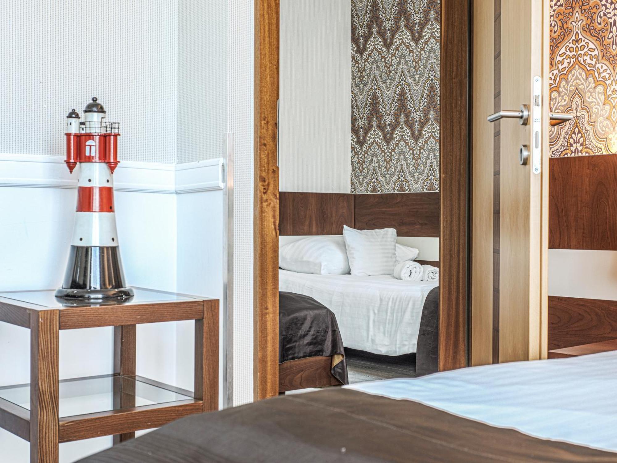 Holiday Beach Budapest Wellness Hotel With Sauna Park Bagian luar foto