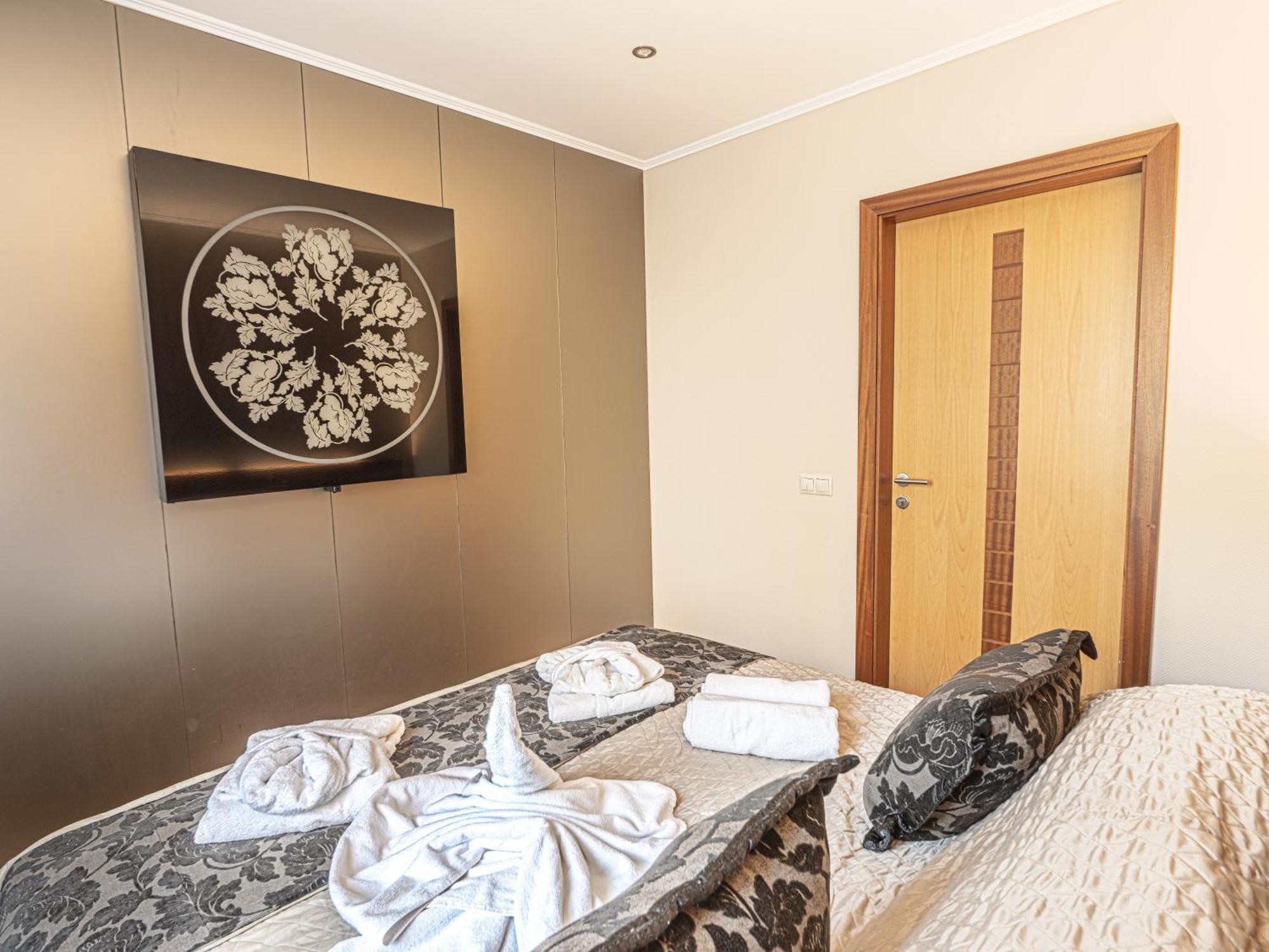 Holiday Beach Budapest Wellness Hotel With Sauna Park Bagian luar foto