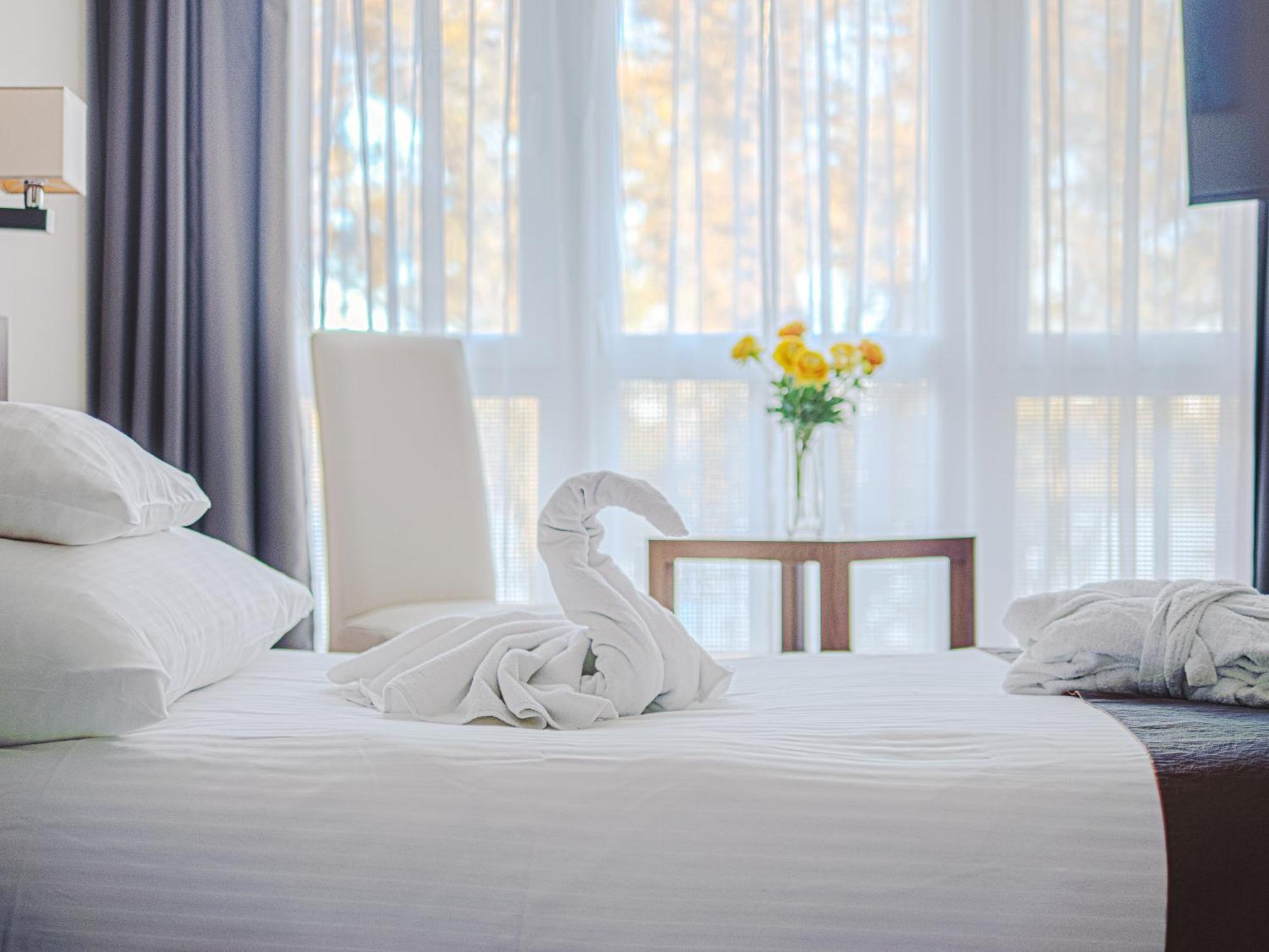 Holiday Beach Budapest Wellness Hotel With Sauna Park Bagian luar foto