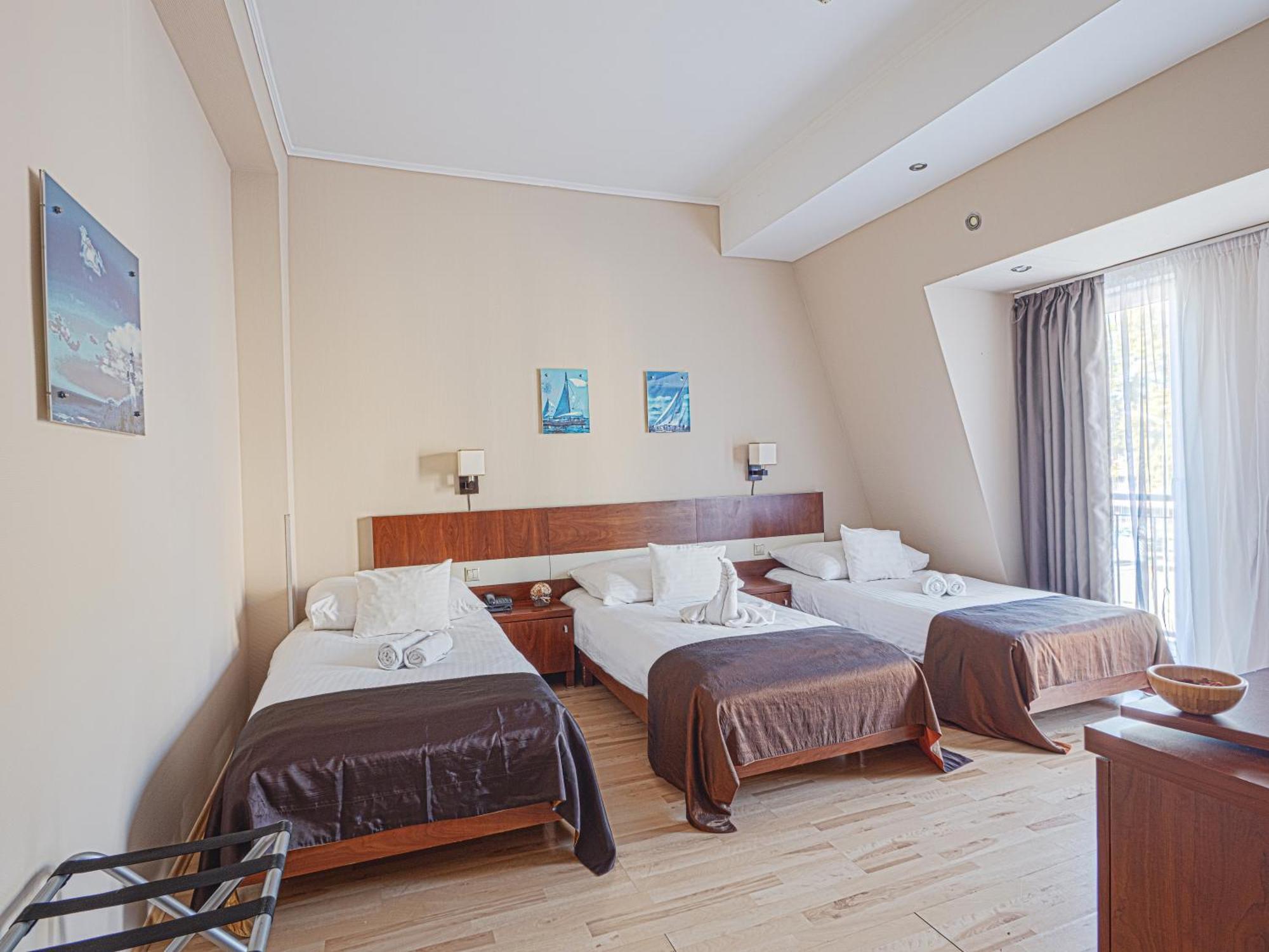 Holiday Beach Budapest Wellness Hotel With Sauna Park Bagian luar foto