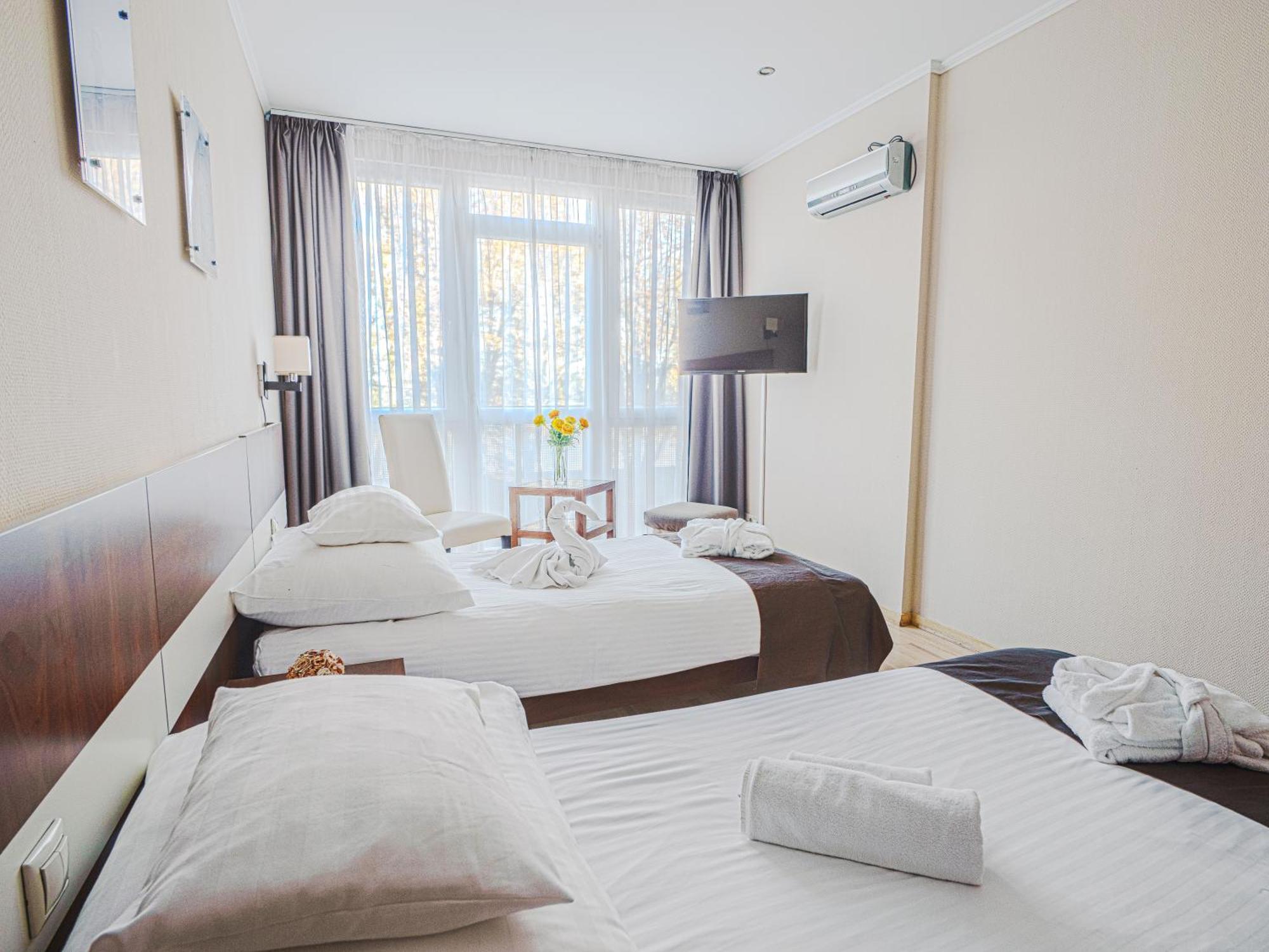 Holiday Beach Budapest Wellness Hotel With Sauna Park Bagian luar foto