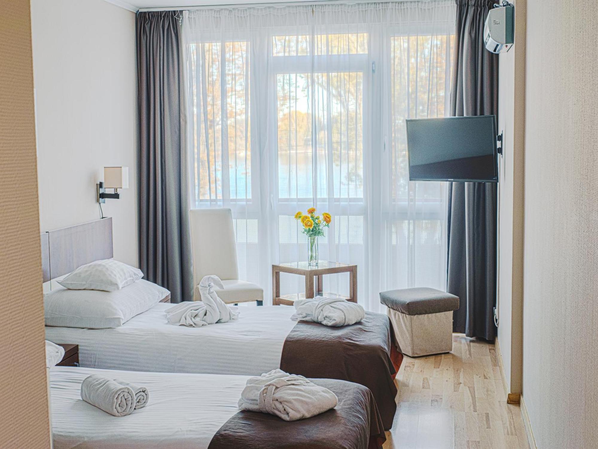 Holiday Beach Budapest Wellness Hotel With Sauna Park Bagian luar foto
