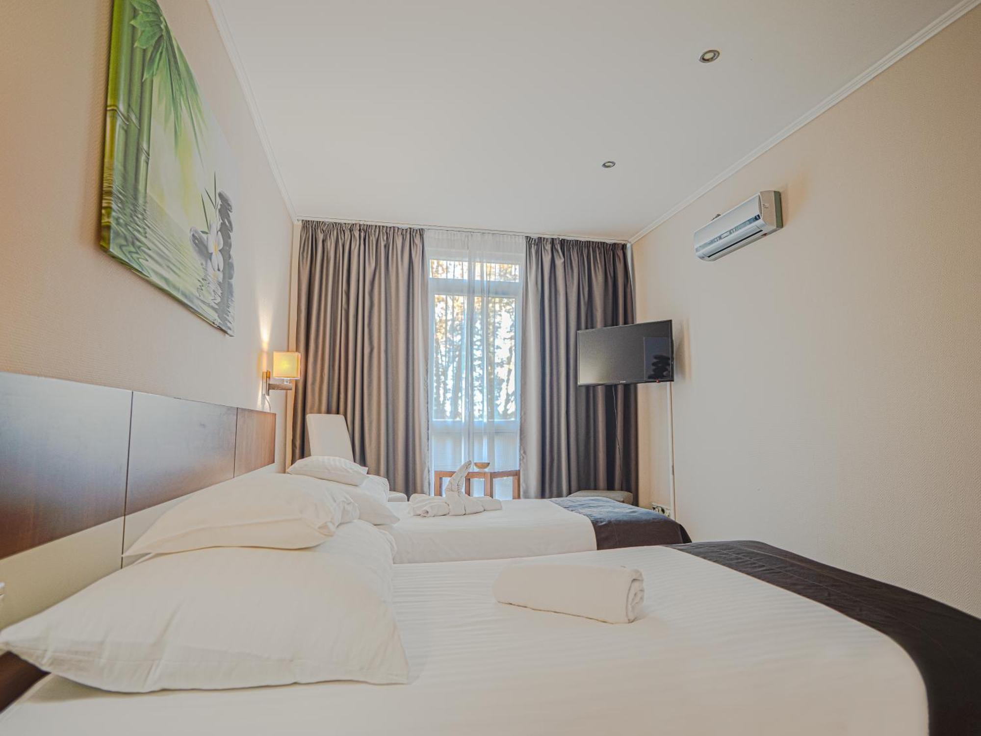 Holiday Beach Budapest Wellness Hotel With Sauna Park Bagian luar foto