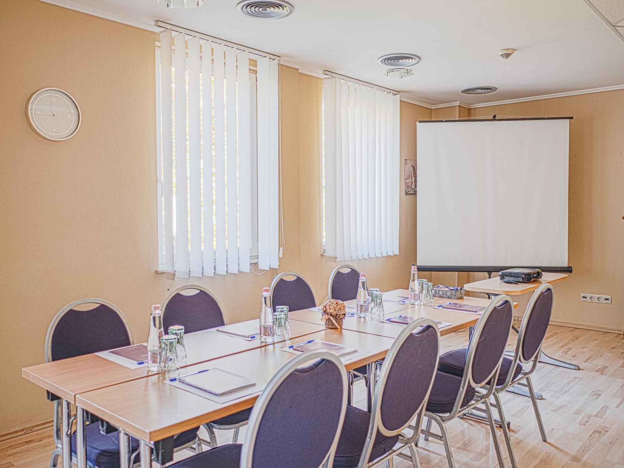 Holiday Beach Budapest Wellness Hotel With Sauna Park Bagian luar foto
