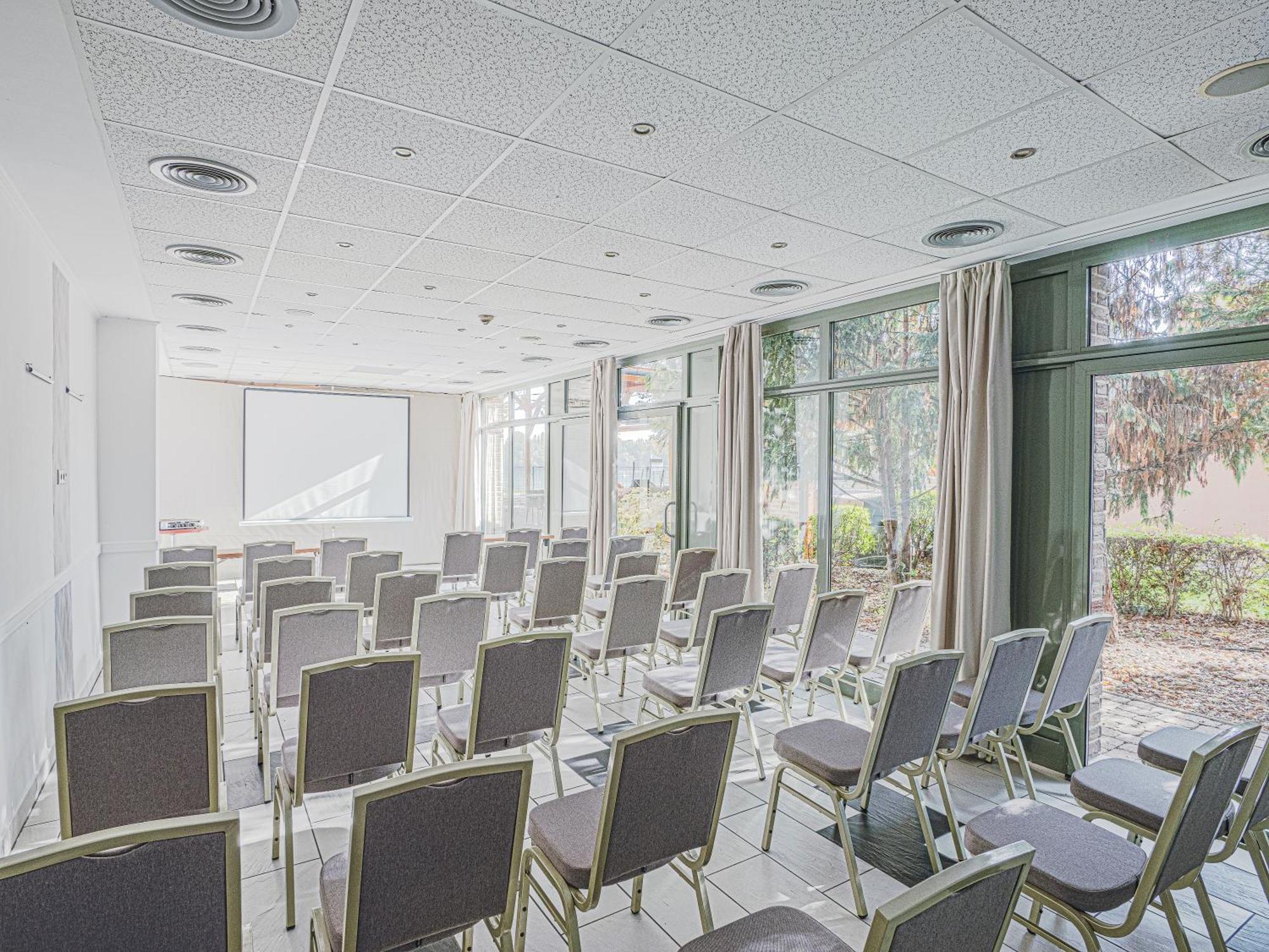 Holiday Beach Budapest Wellness Hotel With Sauna Park Bagian luar foto