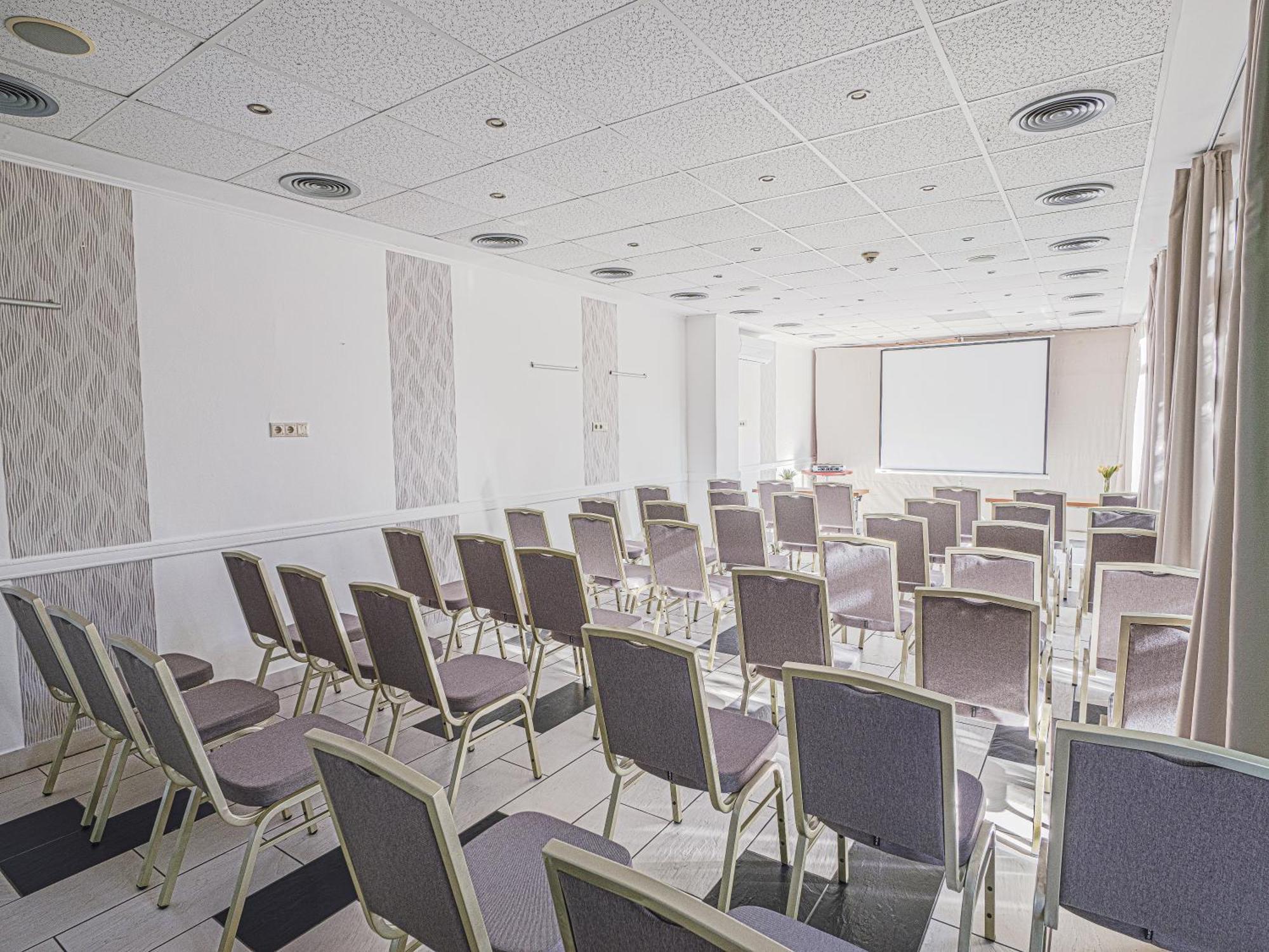 Holiday Beach Budapest Wellness Hotel With Sauna Park Bagian luar foto