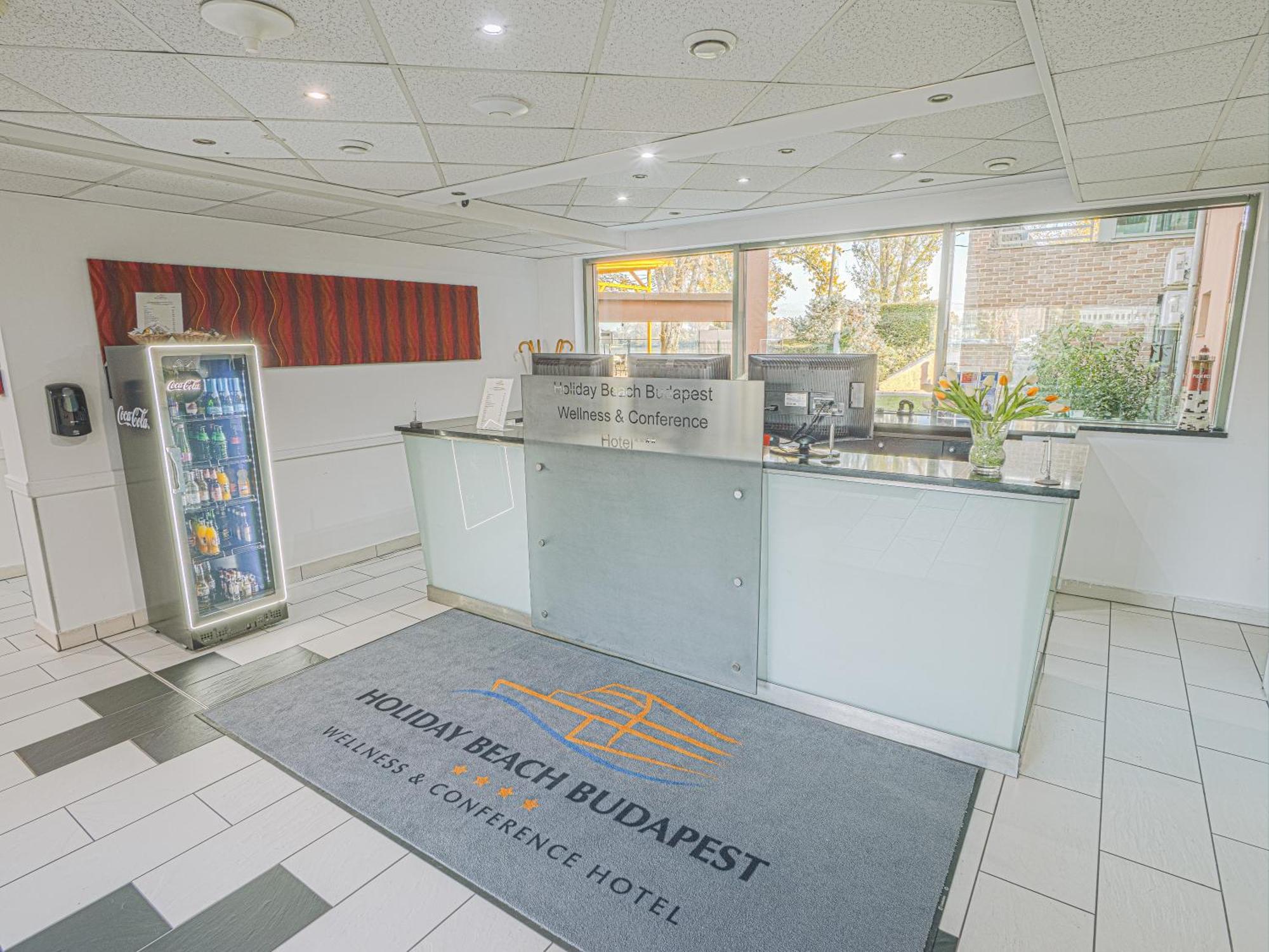 Holiday Beach Budapest Wellness Hotel With Sauna Park Bagian luar foto