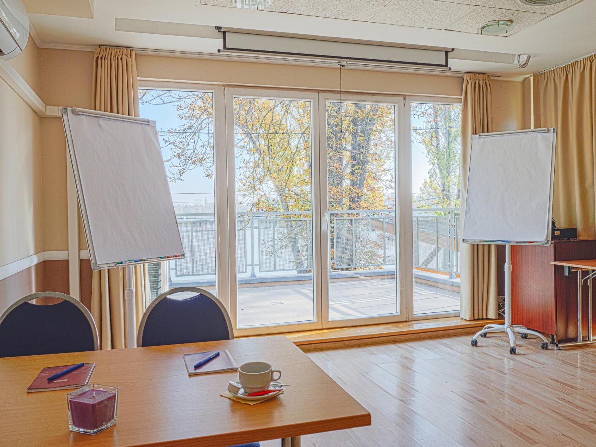 Holiday Beach Budapest Wellness Hotel With Sauna Park Bagian luar foto