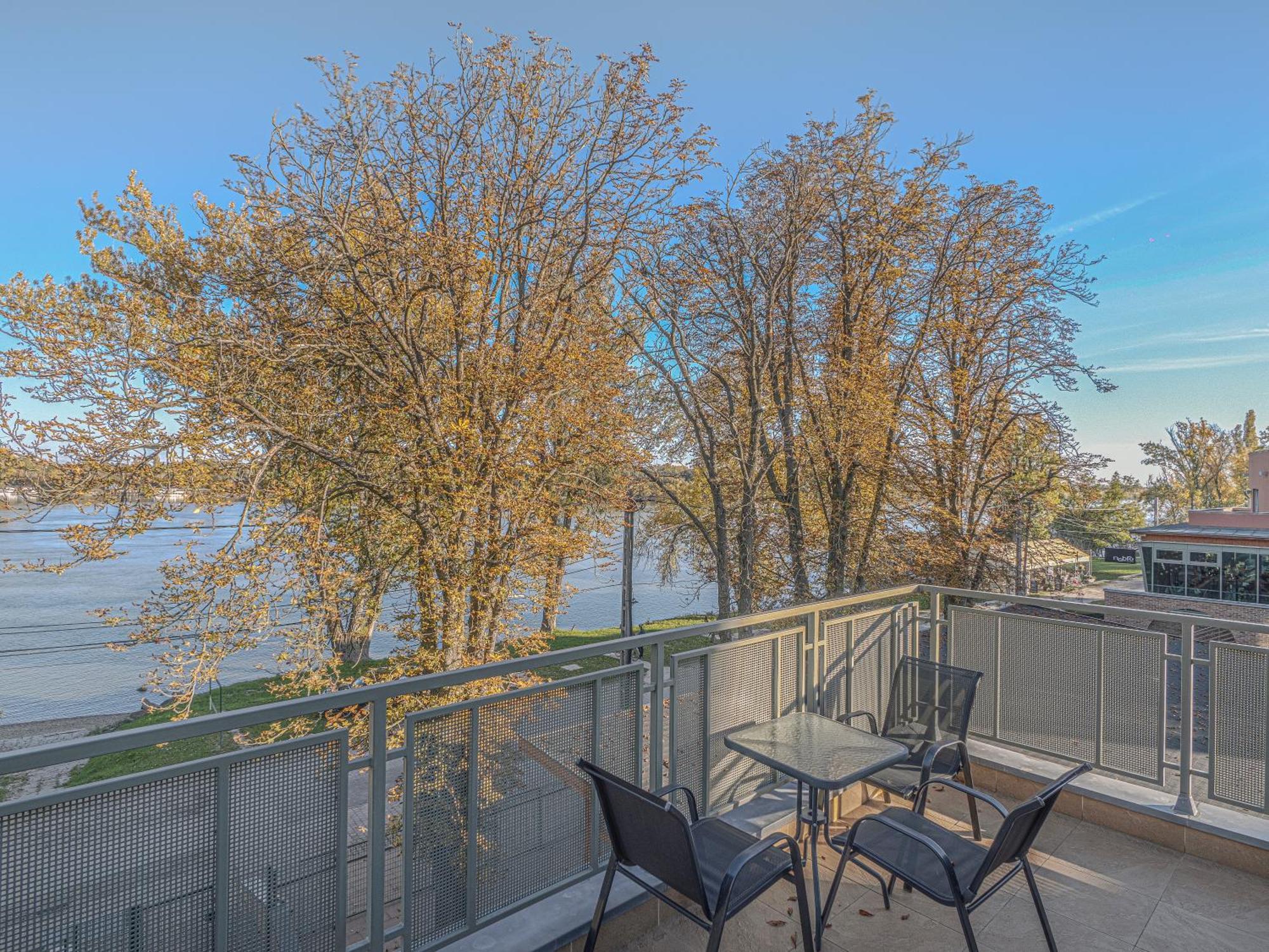 Holiday Beach Budapest Wellness Hotel With Sauna Park Bagian luar foto