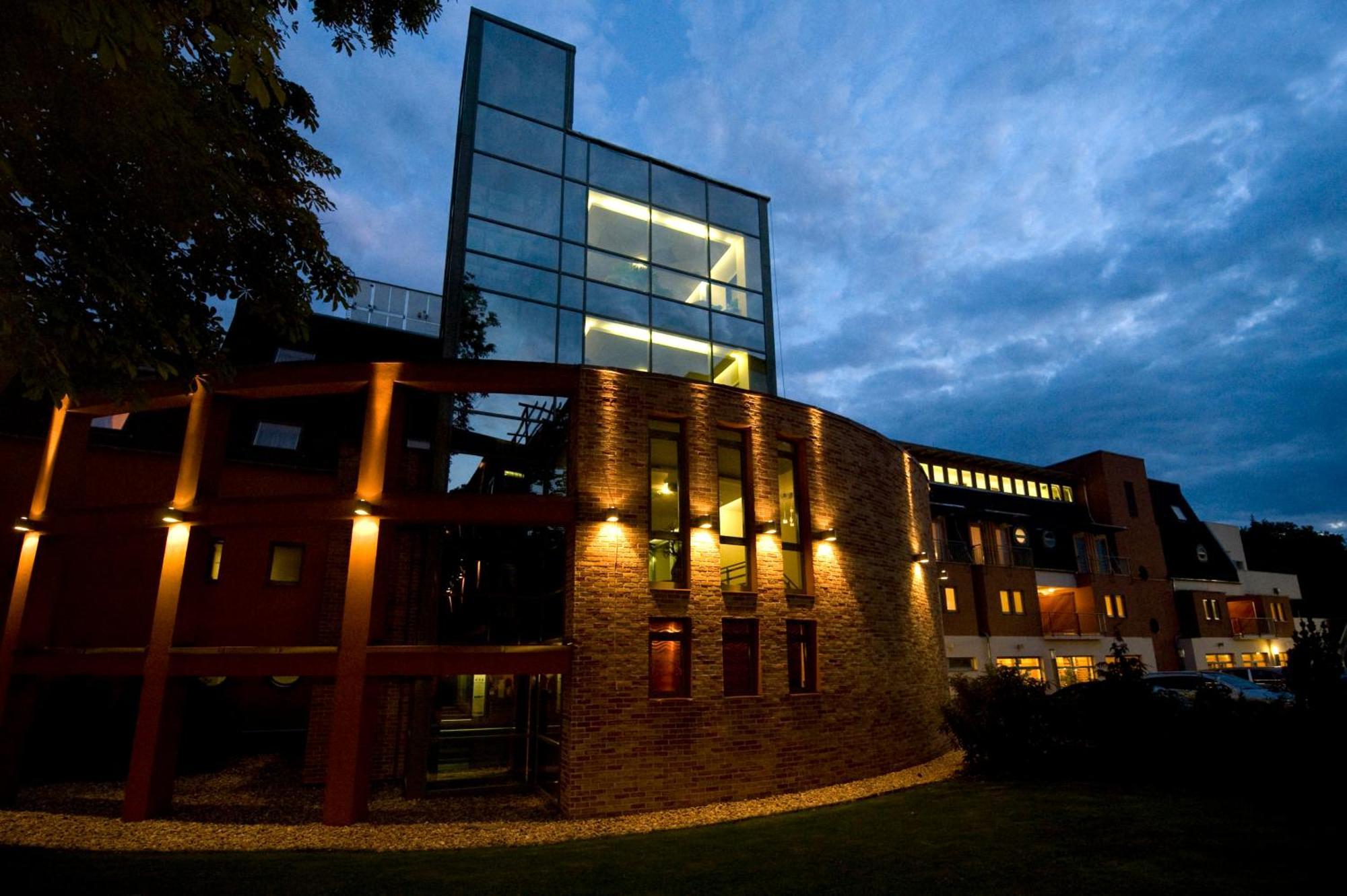 Holiday Beach Budapest Wellness Hotel With Sauna Park Bagian luar foto